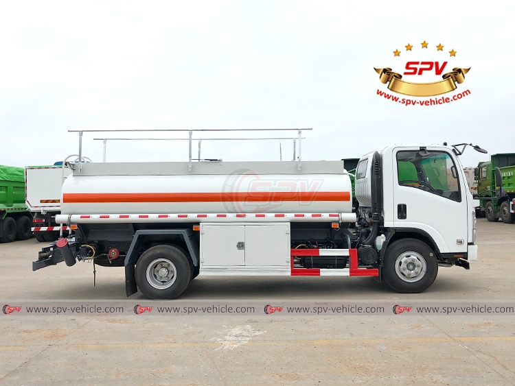 6,000 Litres Fuel Tank Truk ISUZU - RS 6,000 Litres Fuel Tank Truk ISUZU - RS